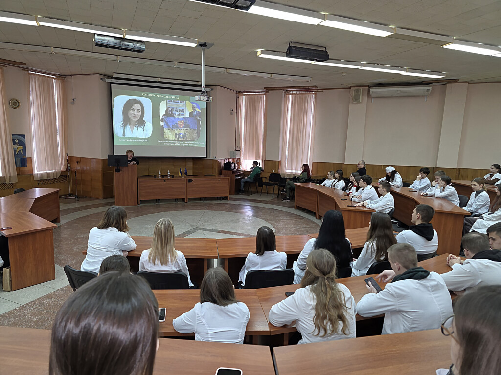 «Берегині у пікселі: історії випускниць та співробітниць ПДМУ, які стали на захист України»