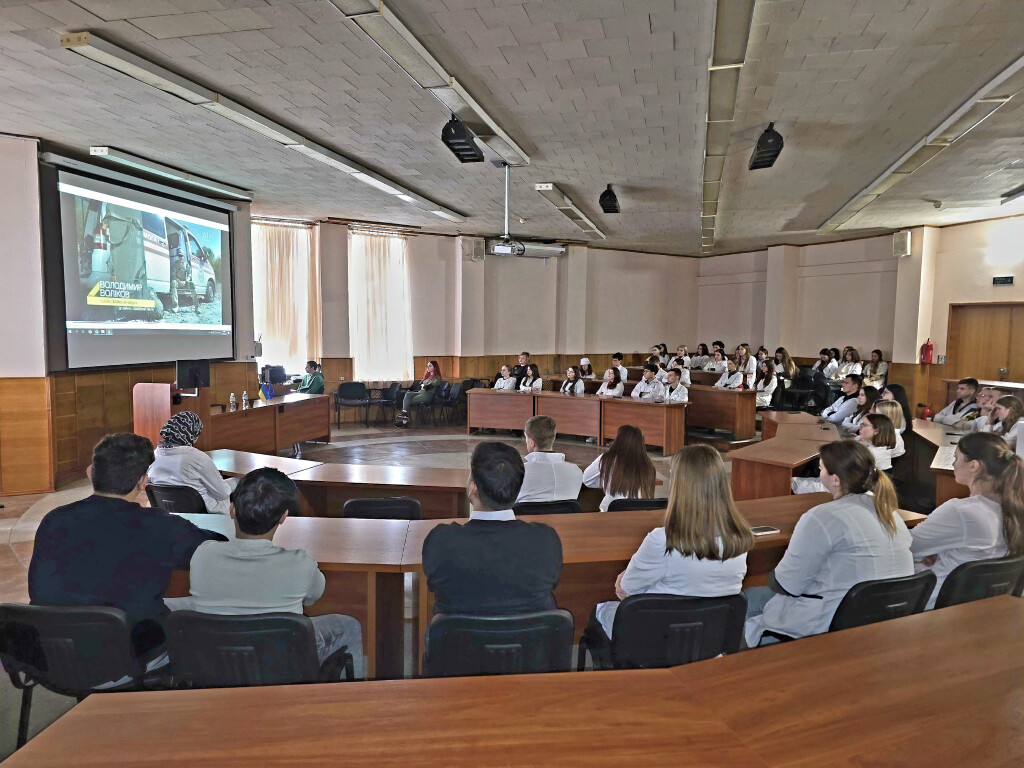 «Берегині у пікселі: історії випускниць та співробітниць ПДМУ, які стали на захист України»
