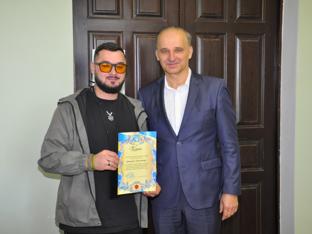 Подвиг, що рятує життя: вшанування здобувачів-парамедиків до Дня захисників і захисниць України