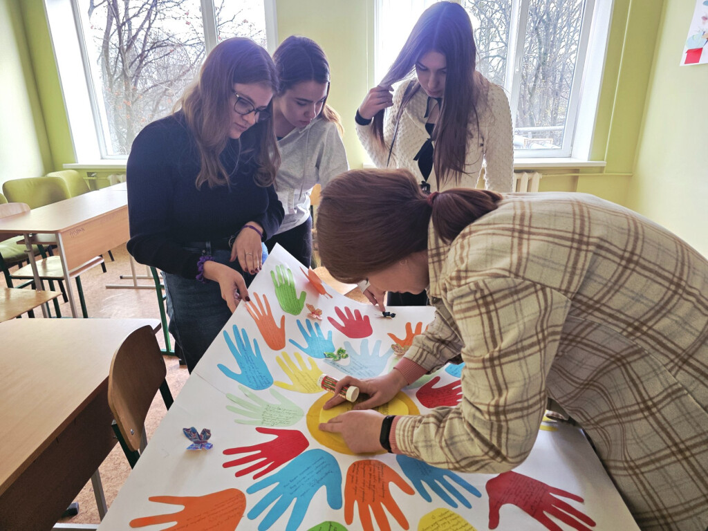 РОБИ ДОБРО ЩОДНЯ І ТИ ПОБАЧИШ ЯК СВІТ НАВКОЛО РОЗКВІТАЄ!