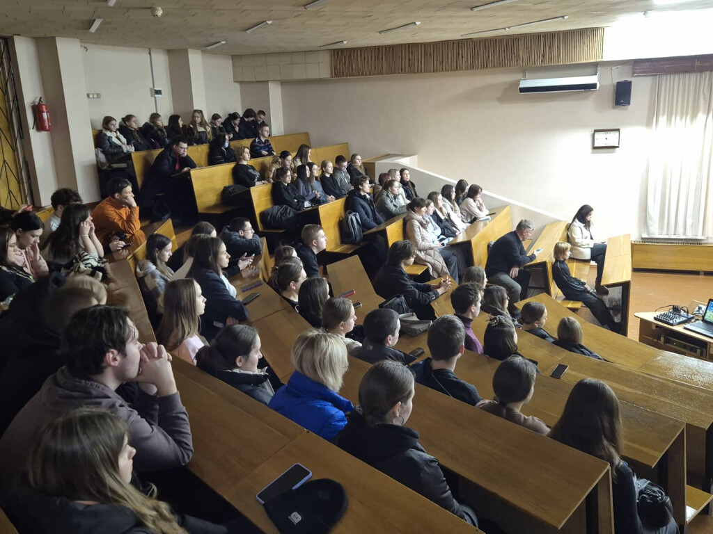 Демократія: від теорії до практики!