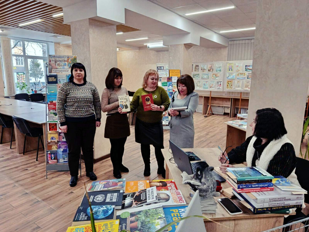 «Подаруй бібліотеці книгу!».