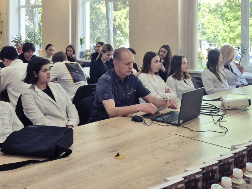 Примарна ясність: у ПДМУ відбулася презентація книги про міфи та реальність війни