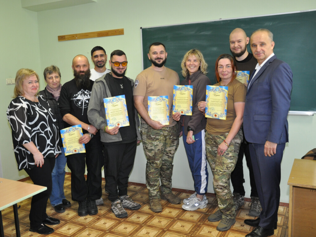 Подвиг, що рятує життя: вшанування здобувачів-парамедиків до Дня захисників і захисниць України