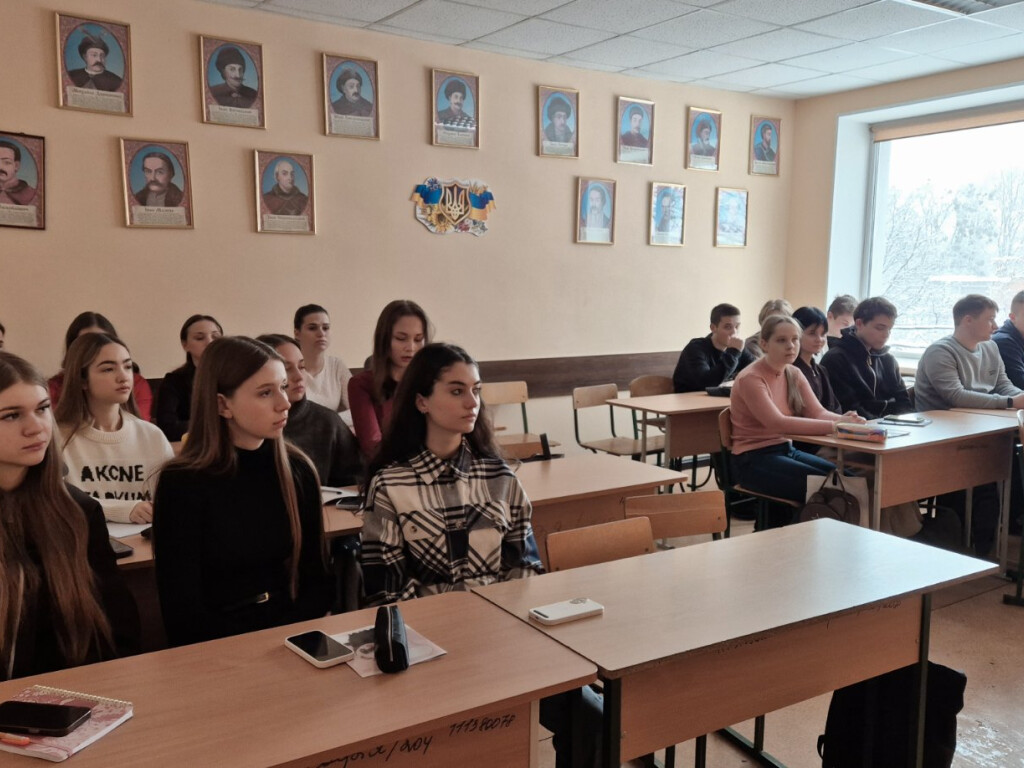 Вдячні за свободу: в університеті вшанували пам’ять Героїв Небесної Сотні