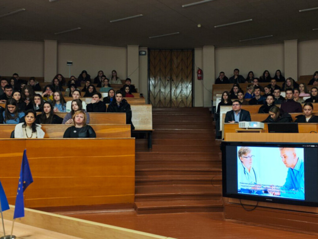 Демократія: від теорії до практики!