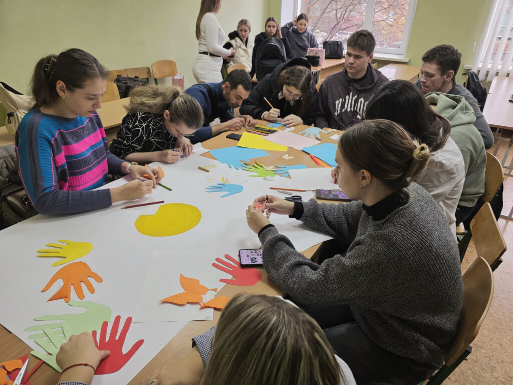 РОБИ ДОБРО ЩОДНЯ І ТИ ПОБАЧИШ ЯК СВІТ НАВКОЛО РОЗКВІТАЄ!