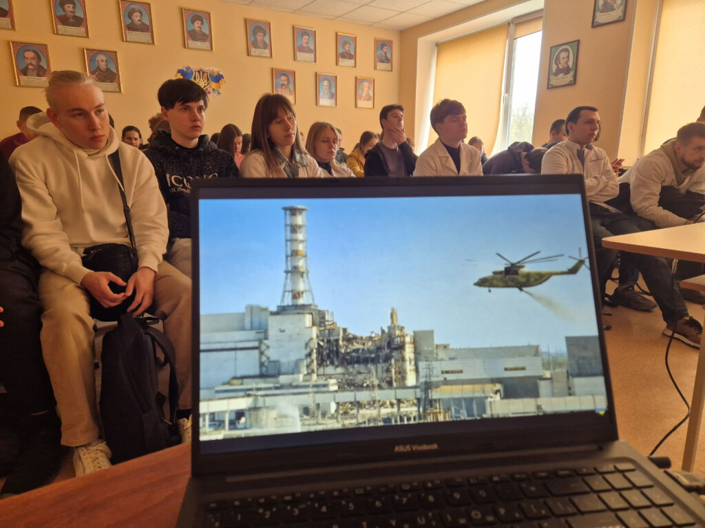 40 років пам’яті: студенти-медики вшанували подвиг ліквідаторів аварії на Чорнобильській АЕС