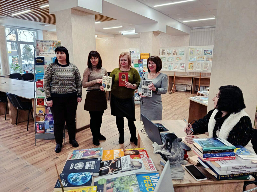 «Подаруй бібліотеці книгу!».