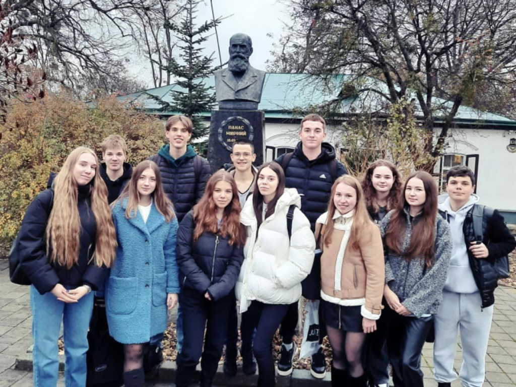 Екскурсія студентів до Літературно-меморіального музею Панаса Мирного.