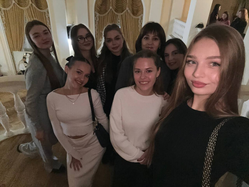 Крок до культурного розвитку: студенти-стоматологи відвідала театр ім. М. В. Гоголя