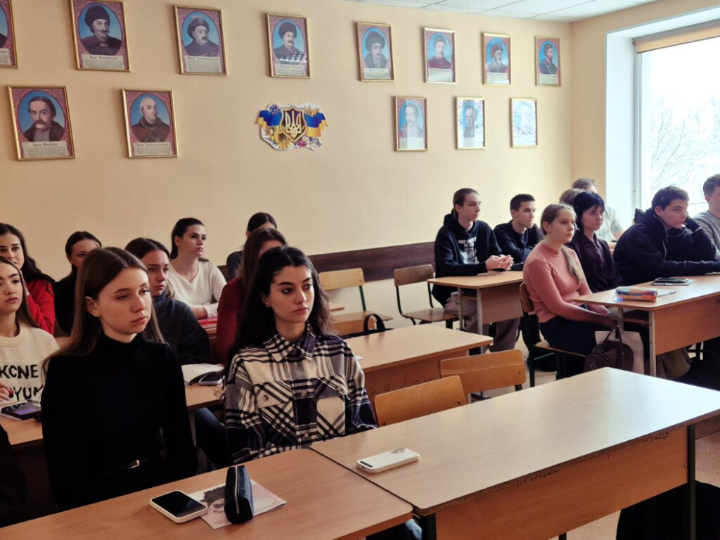 Вдячні за свободу: в університеті вшанували пам’ять Героїв Небесної Сотні