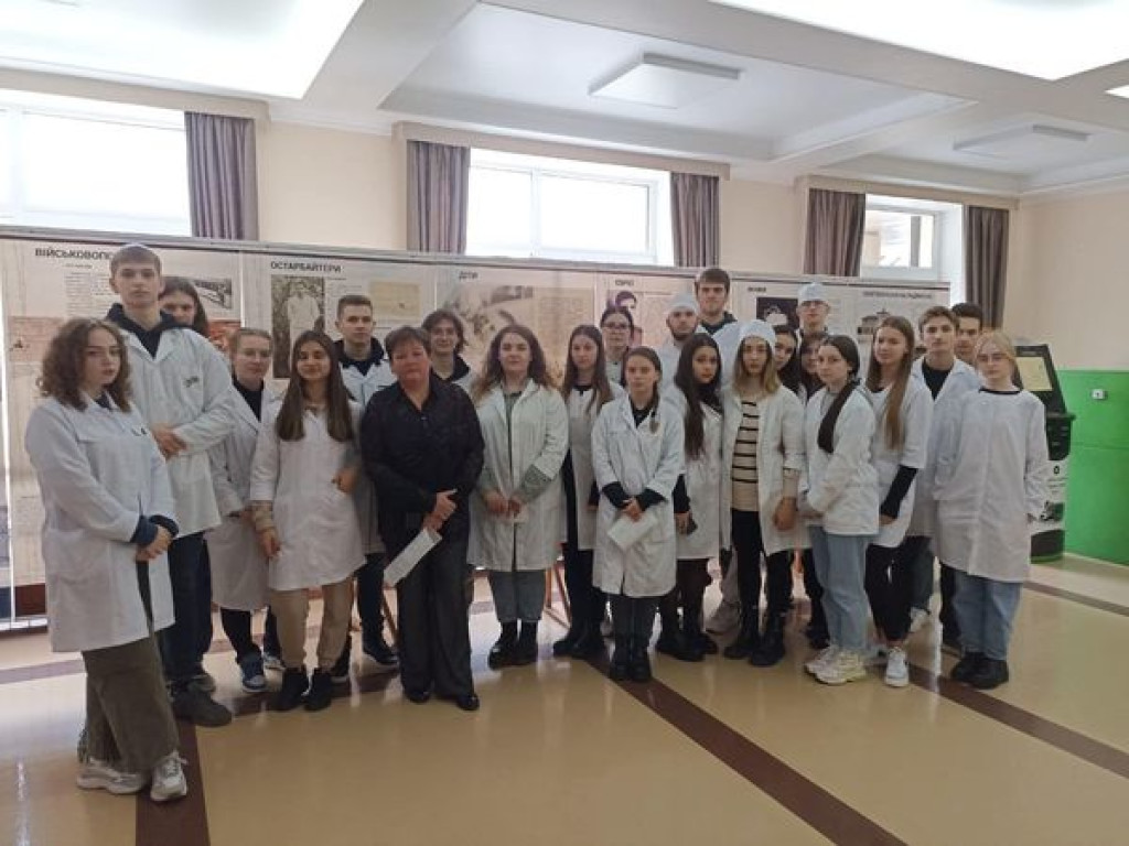 Участь здобувачів освіти в презентації документальної експозиції "Тріумф людини.Мешканці України, які пройшли нацистські концтабори"