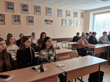 Вдячні за свободу: в університеті вшанували пам’ять Героїв Небесної Сотні